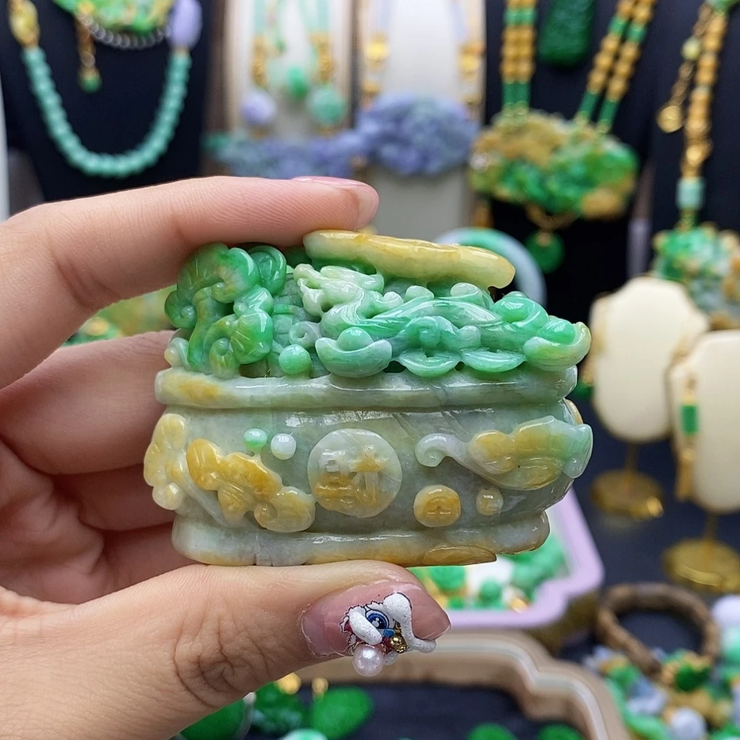 翡翠颈饰未镶嵌酒*天然