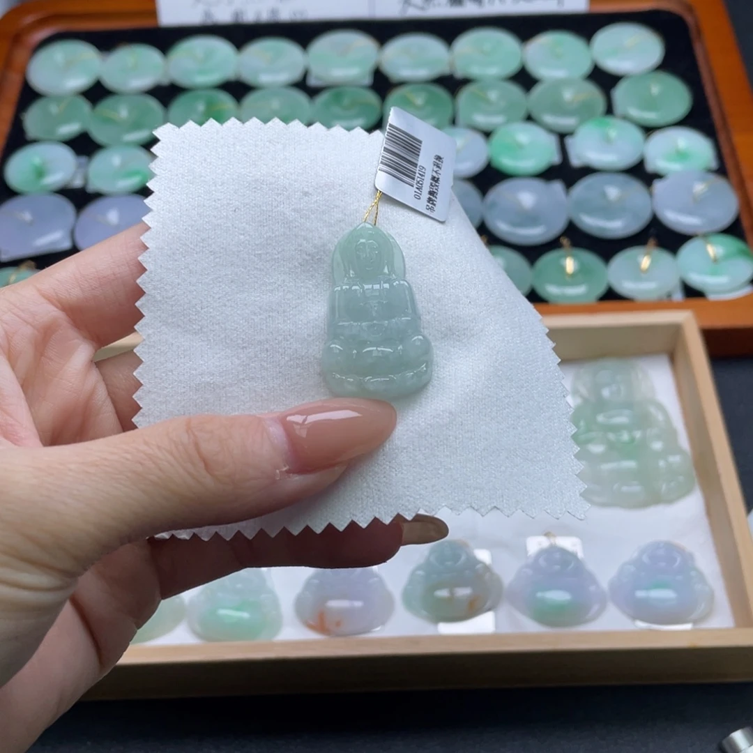 翡翠未镶嵌颈饰观音