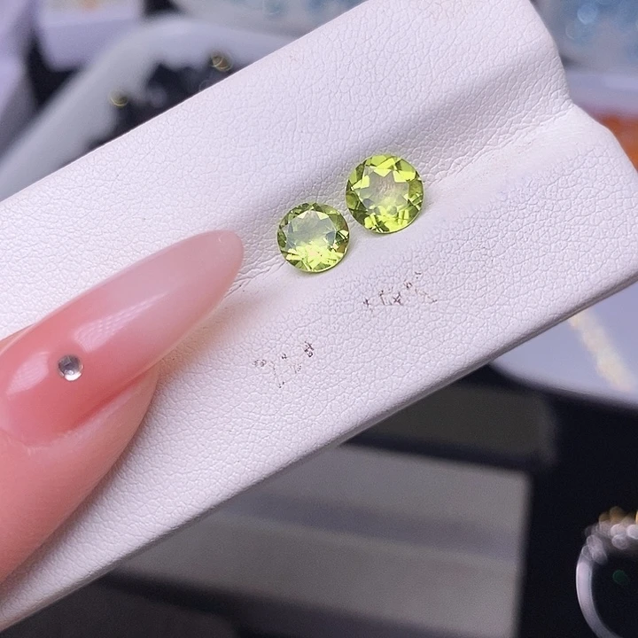 橄榄石裸石未镶嵌