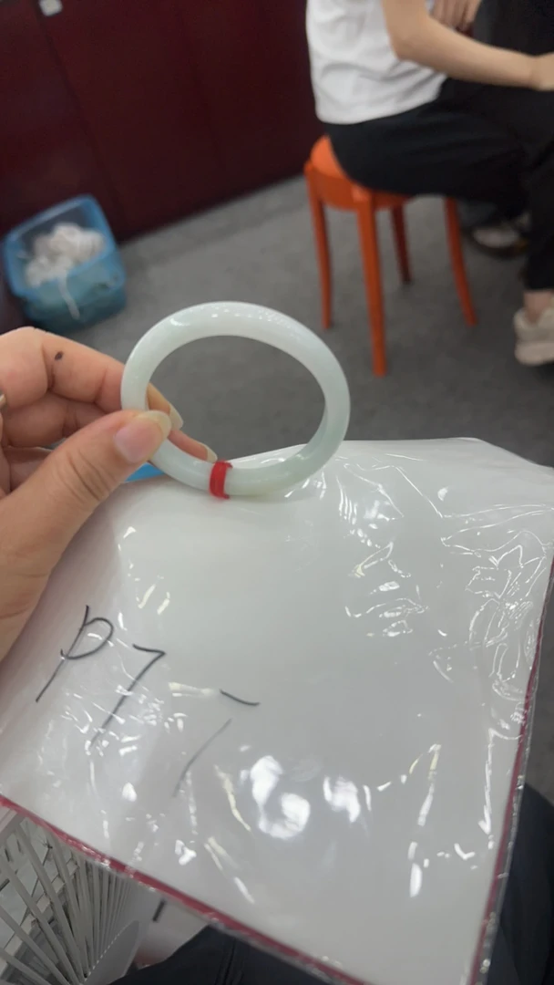玉镯女款冰晴绿加黄翡圈口