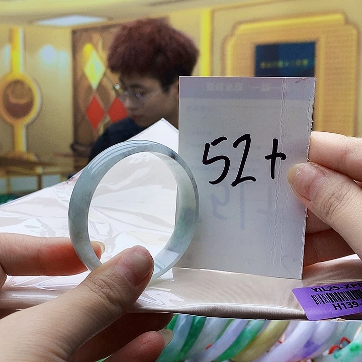 翡翠未镶嵌手镯000……