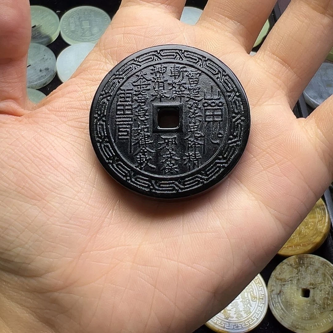 小***！未镶嵌蛇纹石玉颈饰