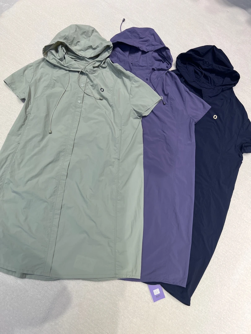 绝色靖文 25370 夏季超薄后捏褶速干连帽休闲连衣裙（福利不退换）