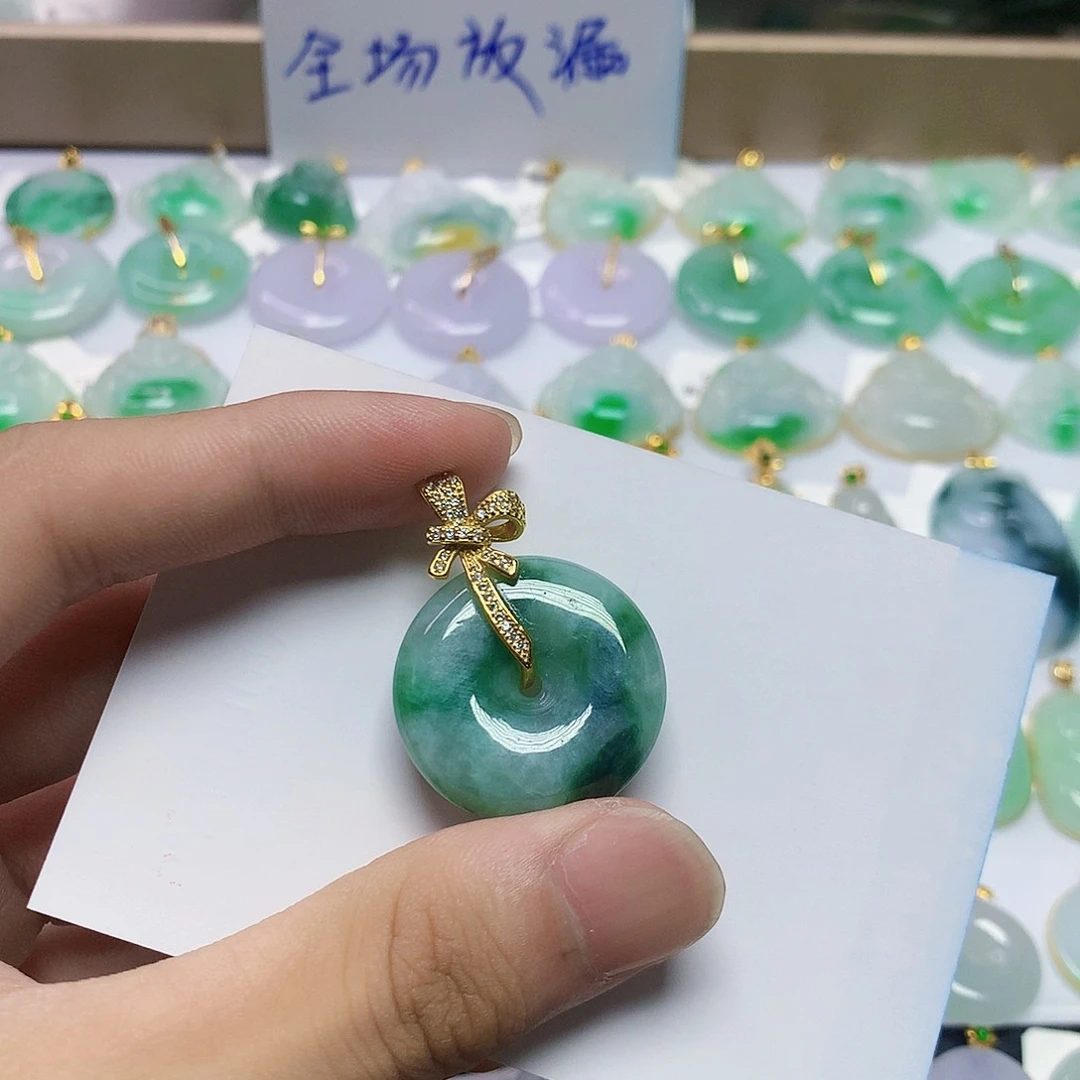 翡翠18K金镶嵌颈饰