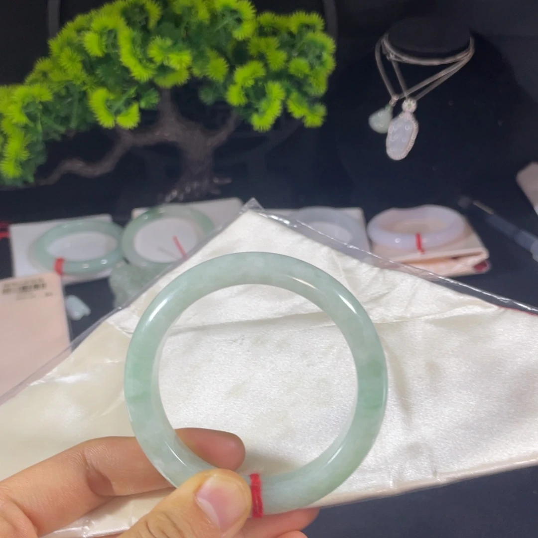 未镶嵌手镯翡翠天然翡翠手镯