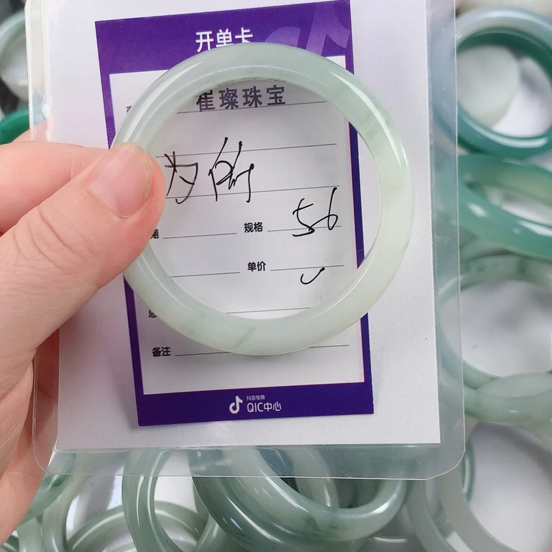 石英质玉（金丝玉）手镯未镶嵌为**为