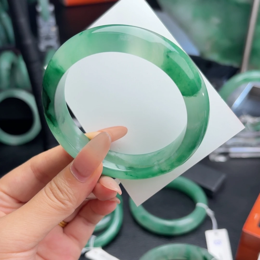 石英岩玉手镯未镶嵌