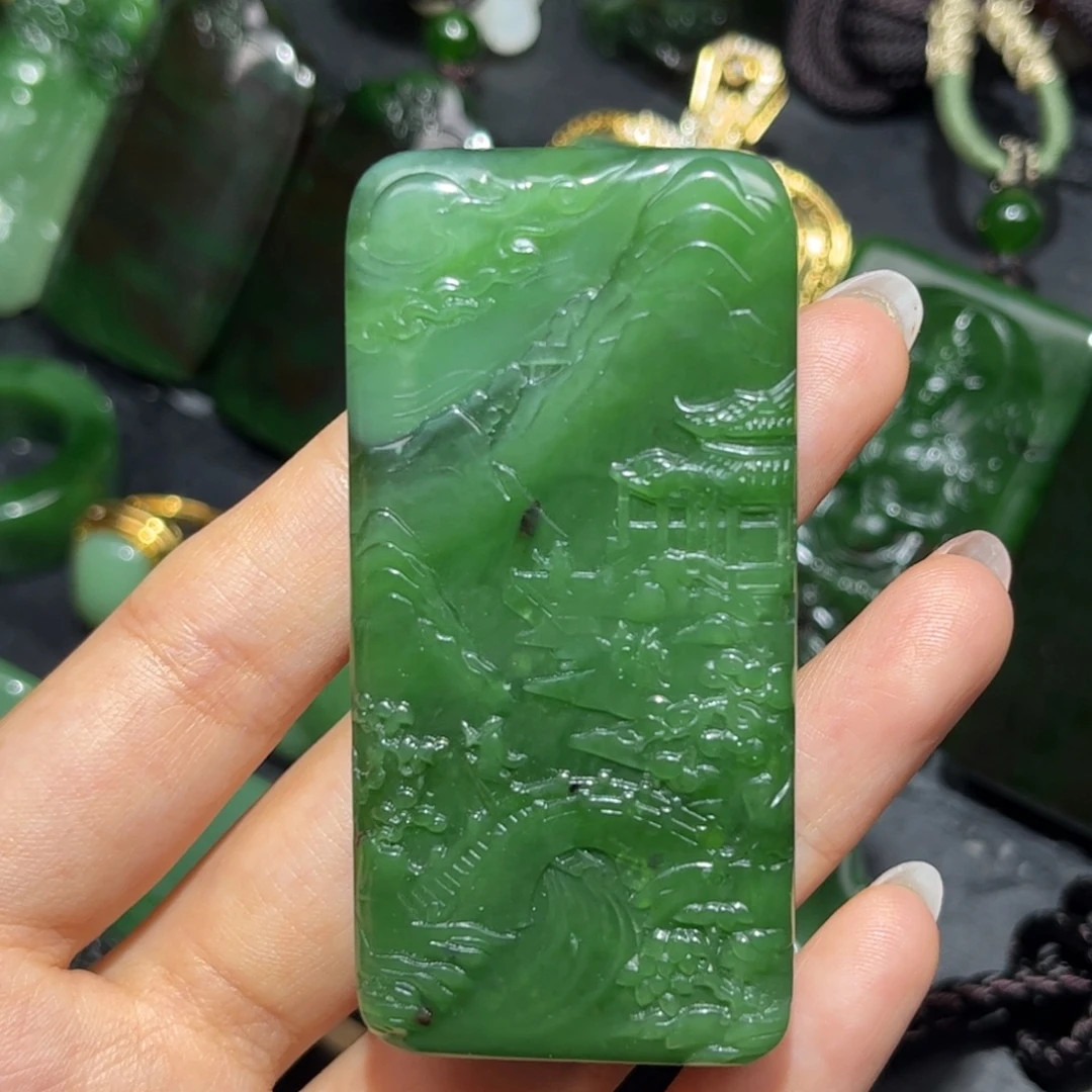 知***子和田玉未镶嵌颈饰