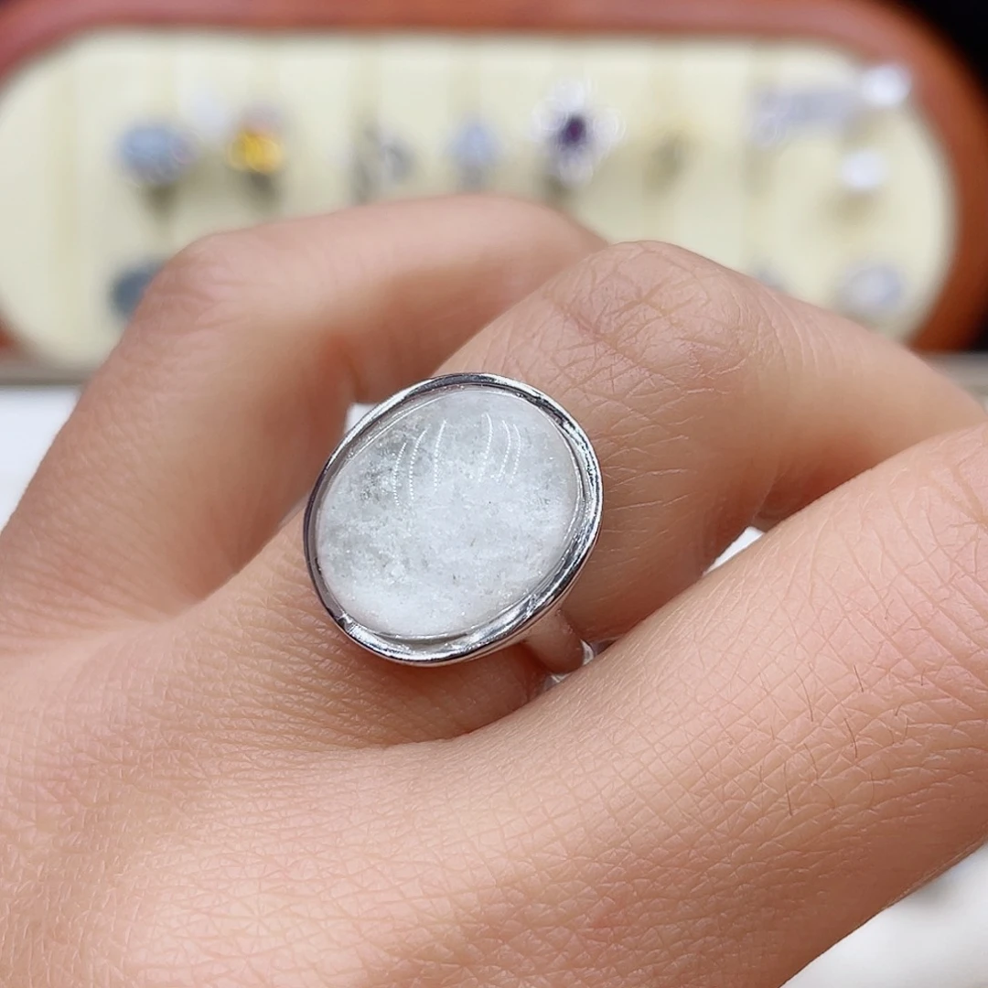 水晶戒指银S925镶嵌每***困