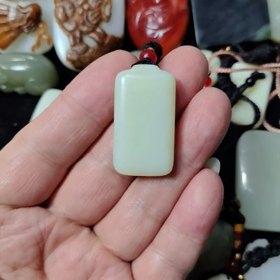 热***椒颈饰未镶嵌和田玉