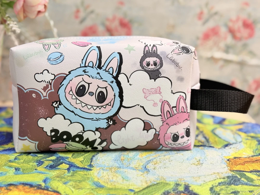 新款拉布布labubu化妆包女潮流印花收纳包旅行便携ins手提洗漱包