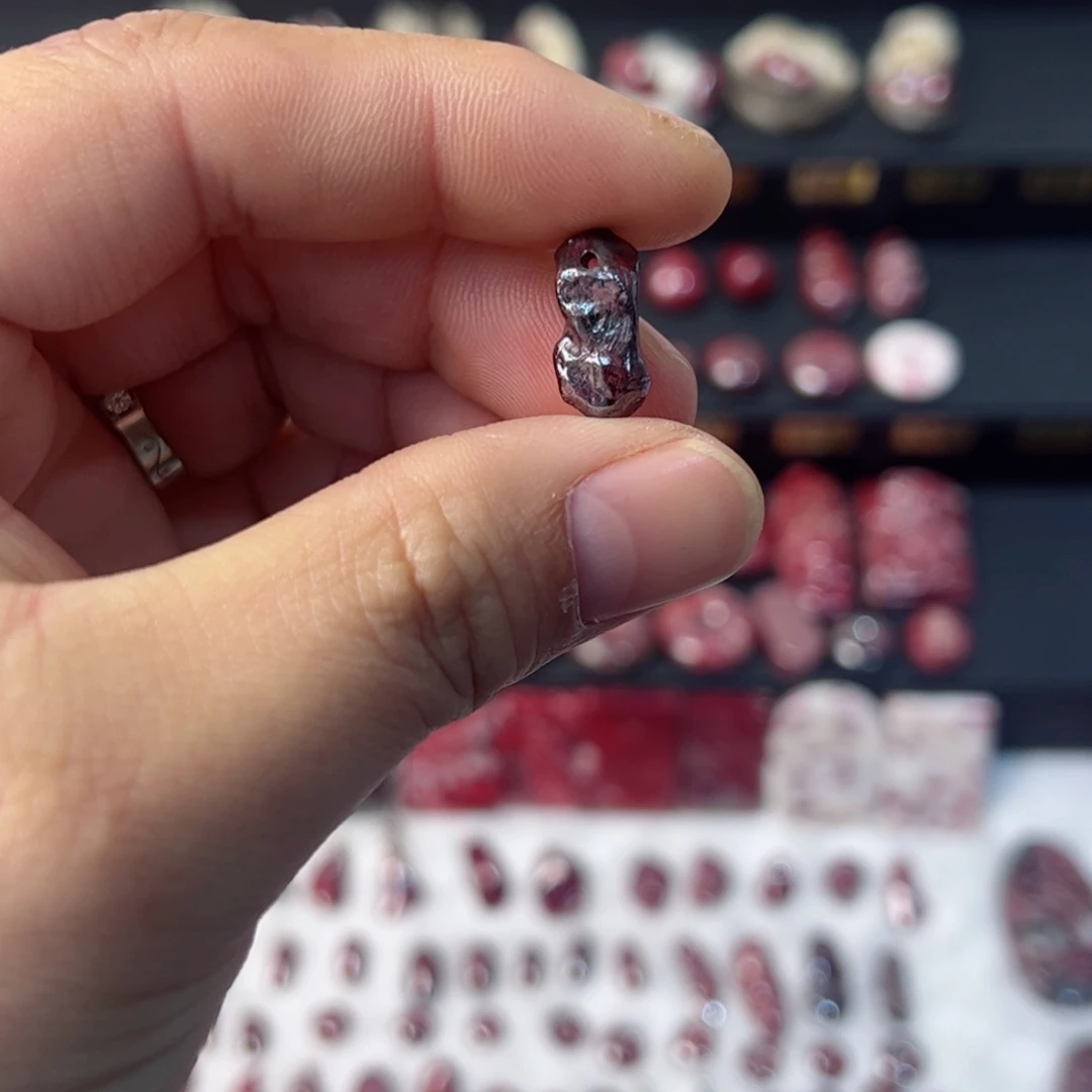 天然辰砂天然朱砂吊坠