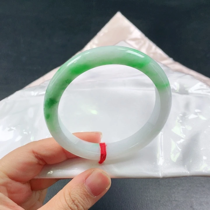 翡翠手镯未镶嵌03。