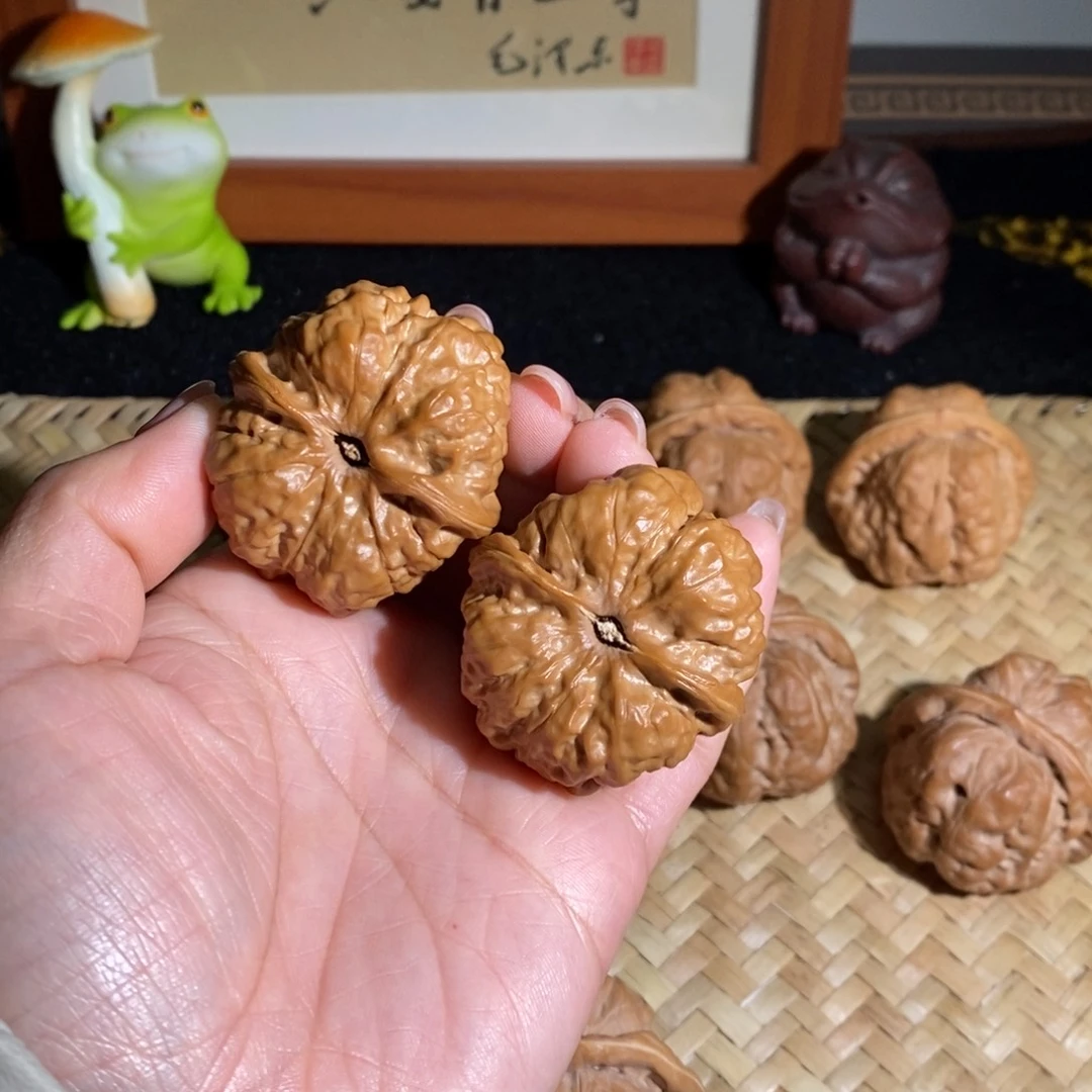 吾***扰文玩核桃吊坠老树肌肉蛙