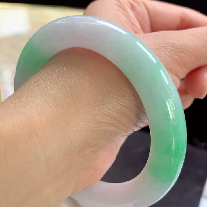 翡翠手镯未镶嵌胖圆春彩21号