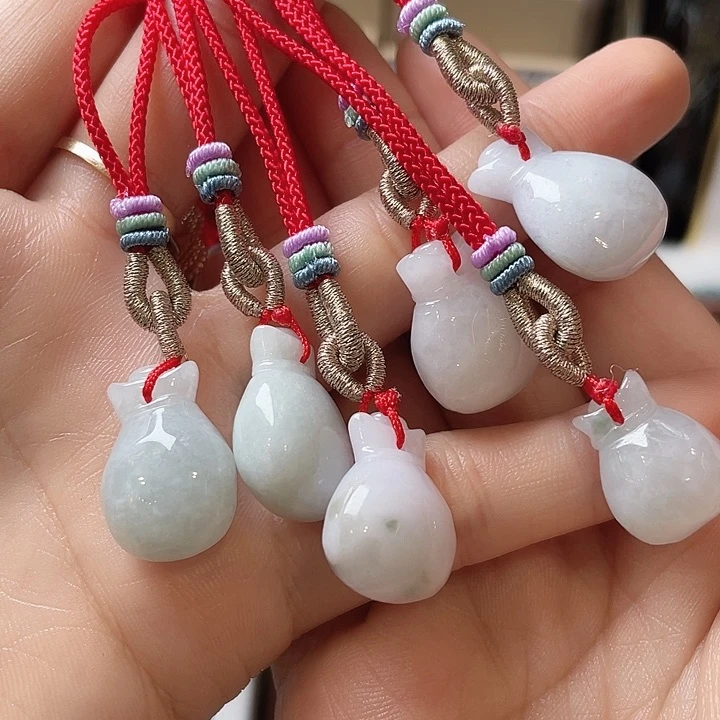 翡翠颈饰未镶嵌钱袋