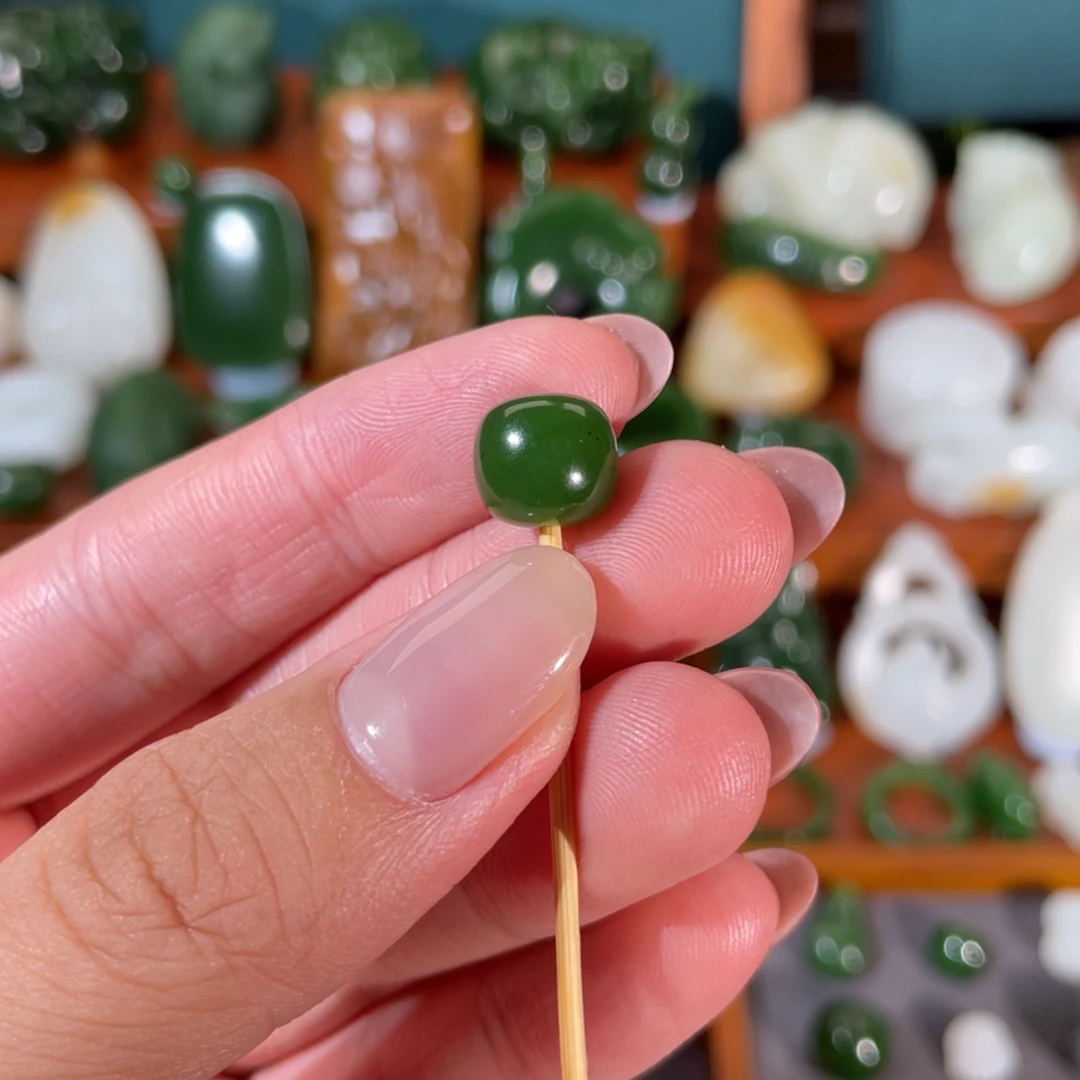 -***火和田玉未镶嵌颈饰