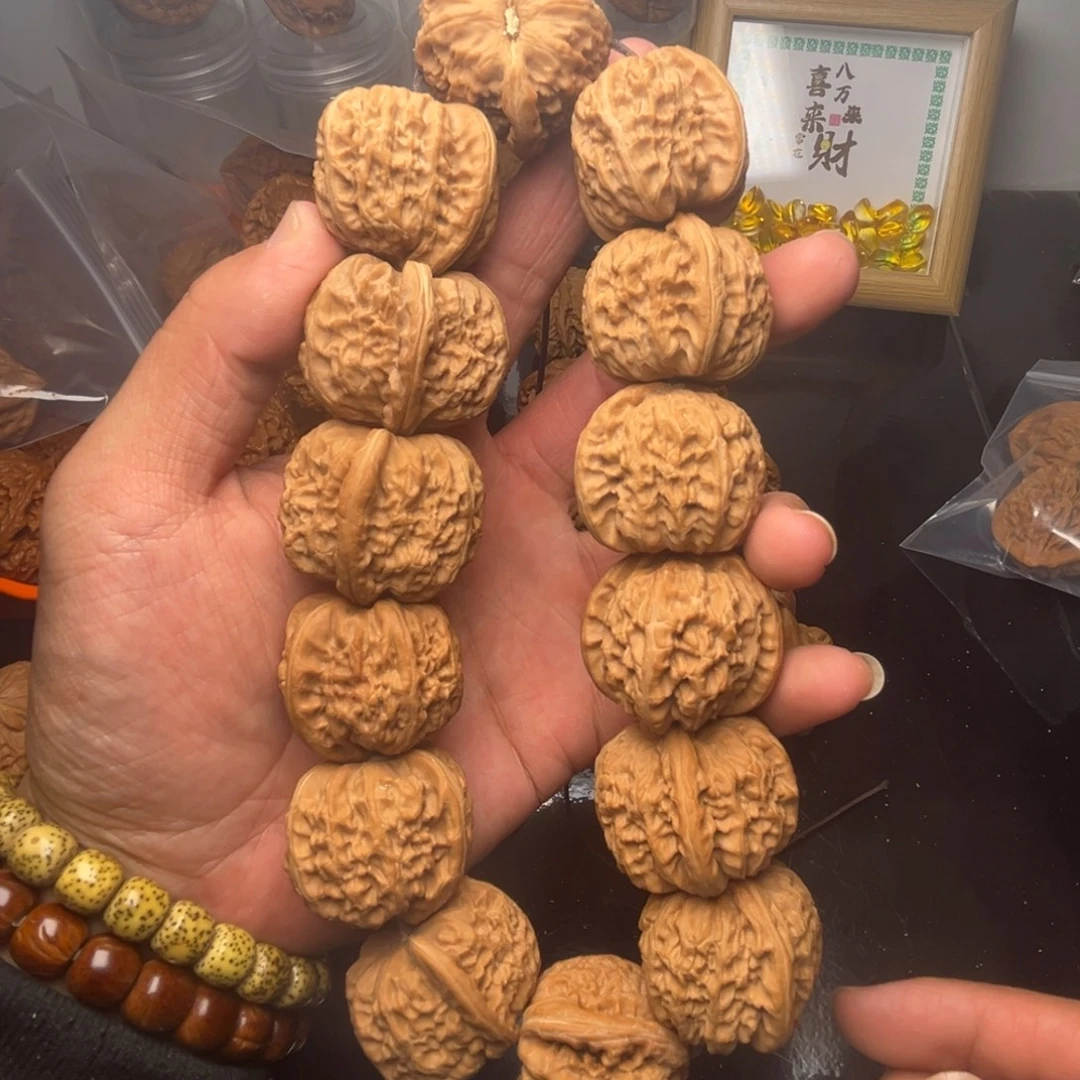 把件文玩核桃36，37手持   14 颗