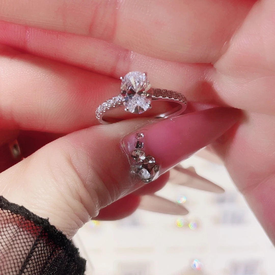 实验室培育钻石18K金镶嵌1.05D-E/SI，14