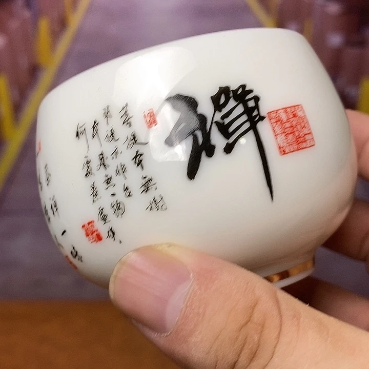 摆件整理和完善相关政策文件的