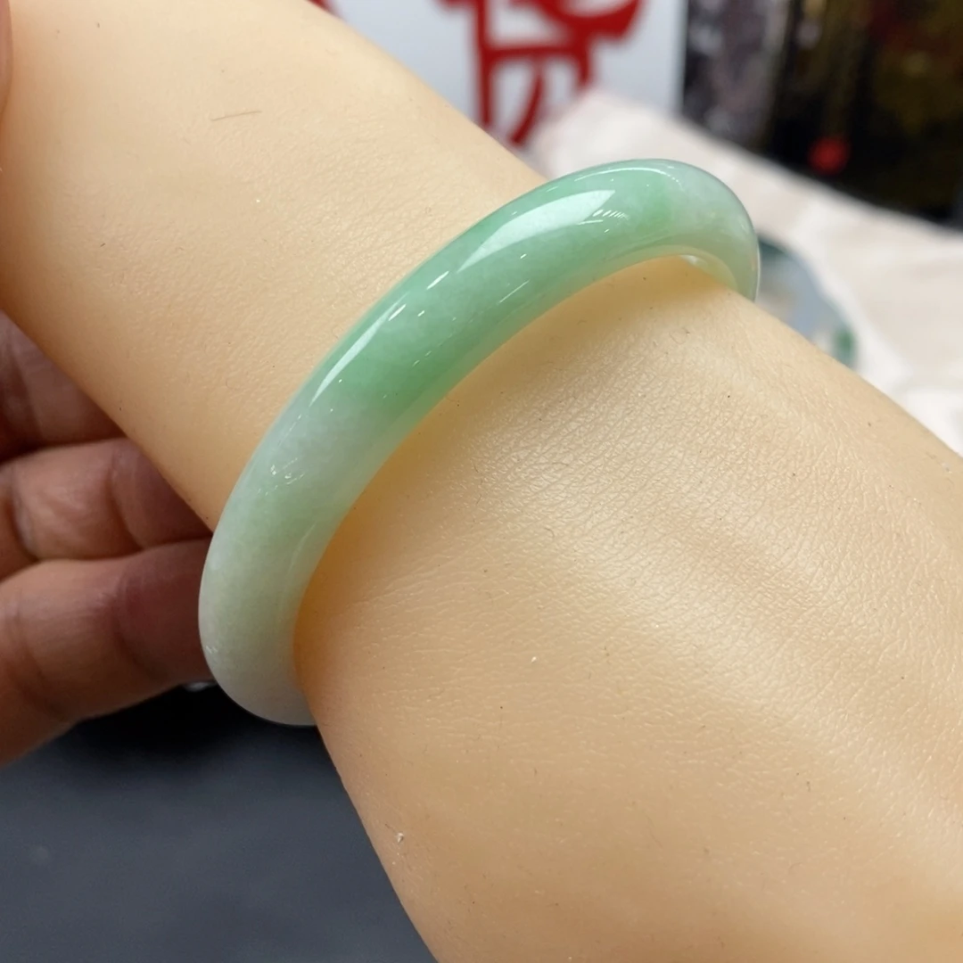 翡翠未镶嵌手镯翡翠手镯55、卡10