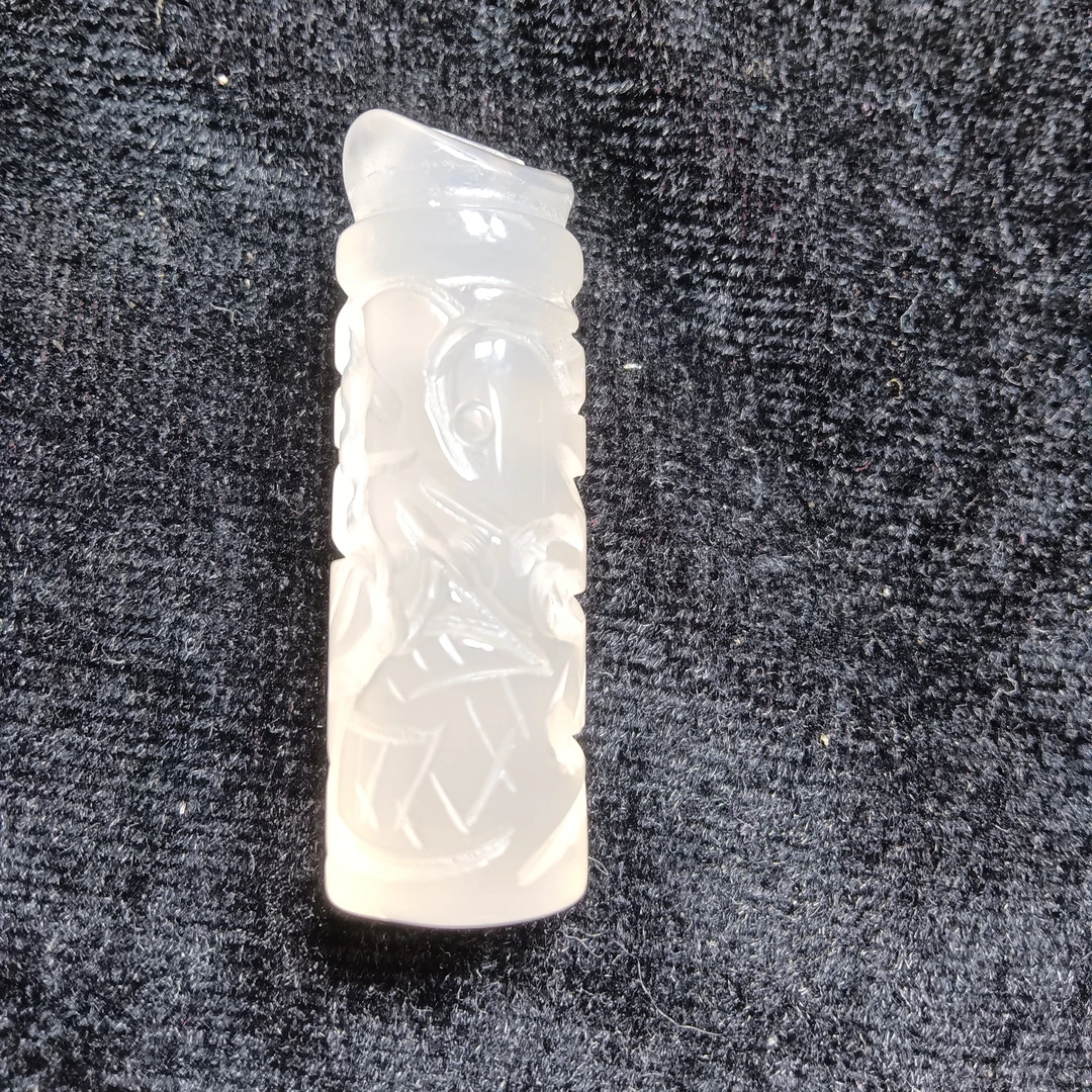 纯天然玛瑙小雕刻件龙柱