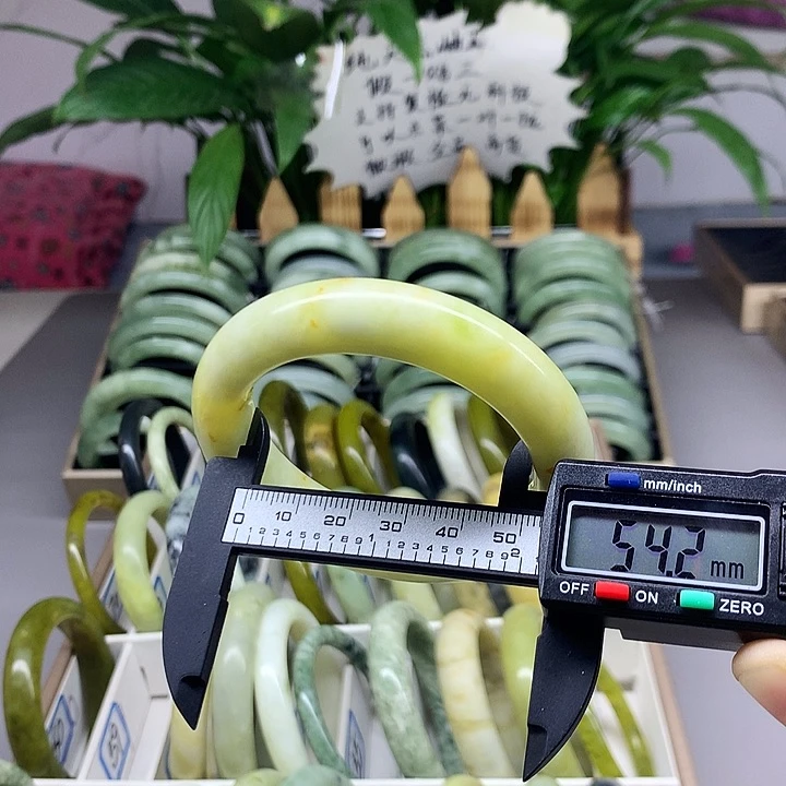 未镶嵌蛇纹石玉手镯59