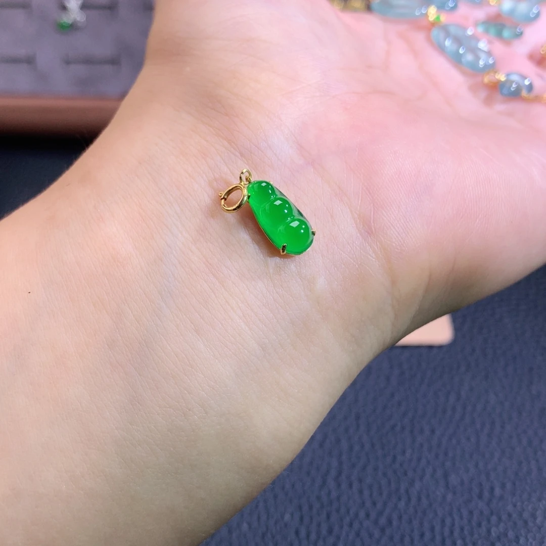 健***安翡翠18K金镶嵌颈饰豆子