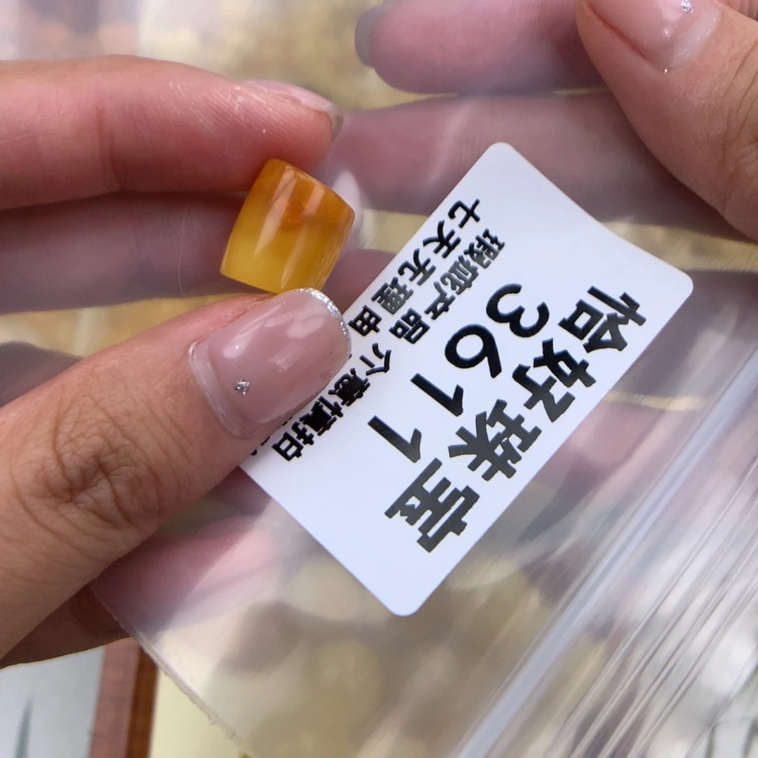 未镶嵌琥珀珠宝奇石