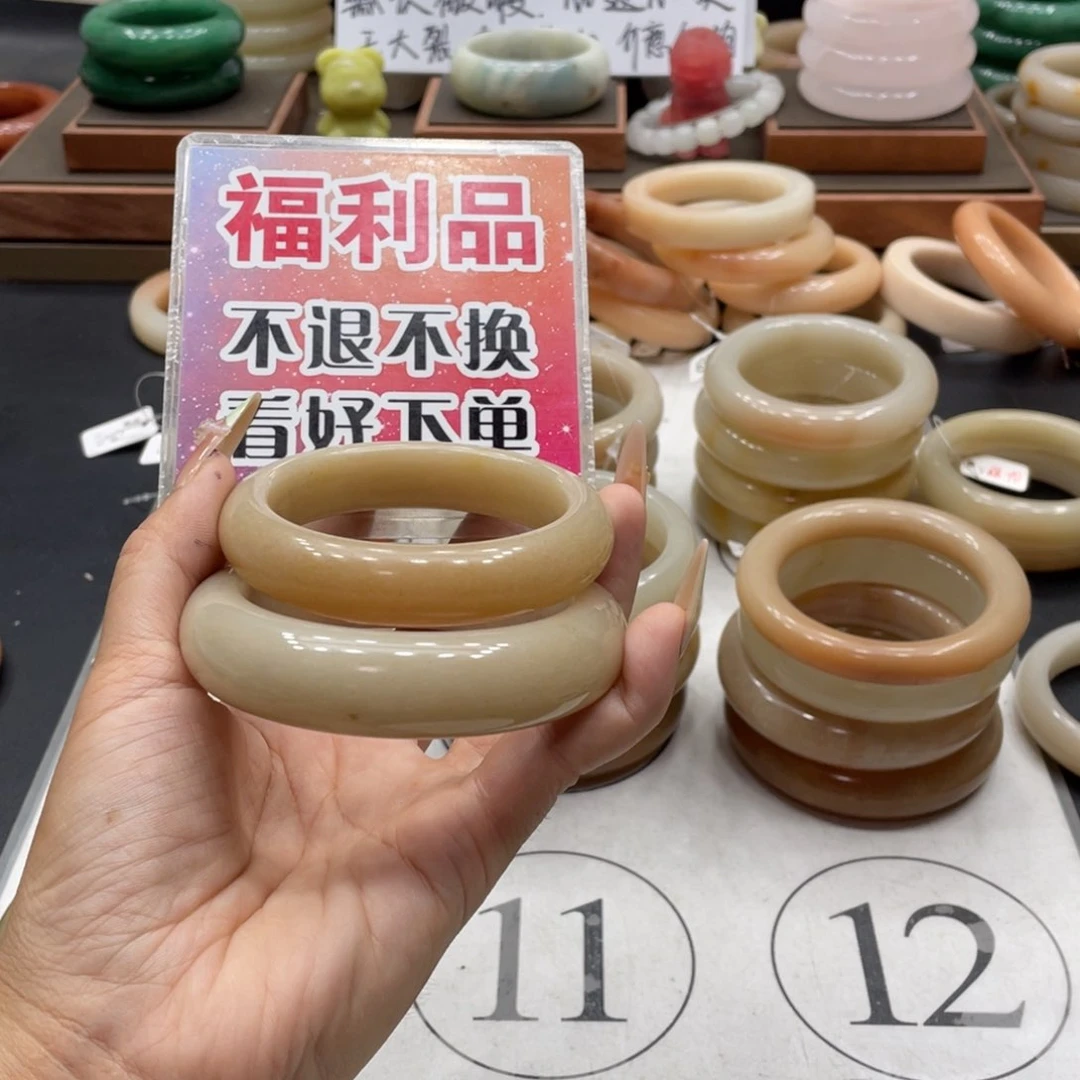 饕***餮石英质玉手镯未镶嵌