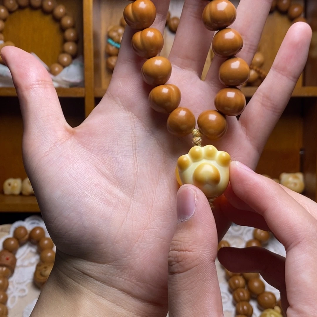 乌***的把件猴头核桃屁桃