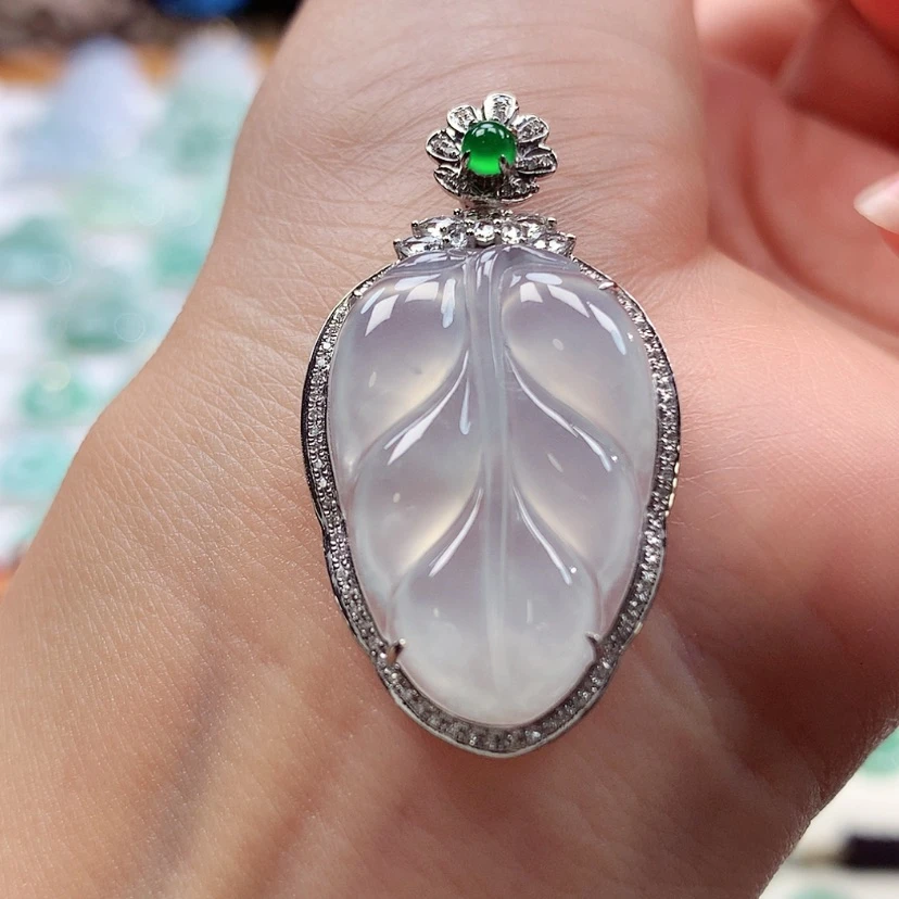 【闪购商品】翡翠18K金镶嵌吊坠(赠链)