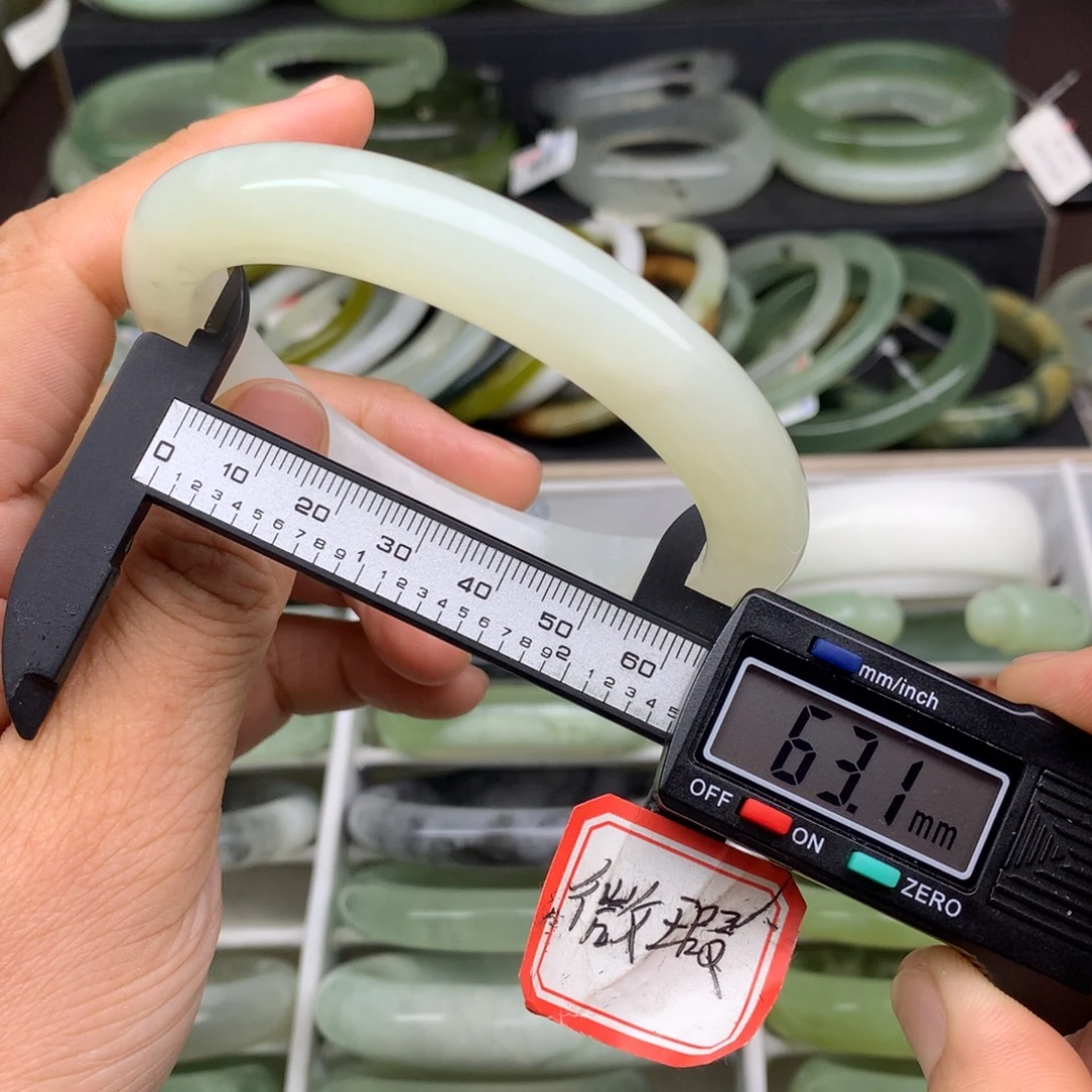 蛇纹石玉未镶嵌手镯686