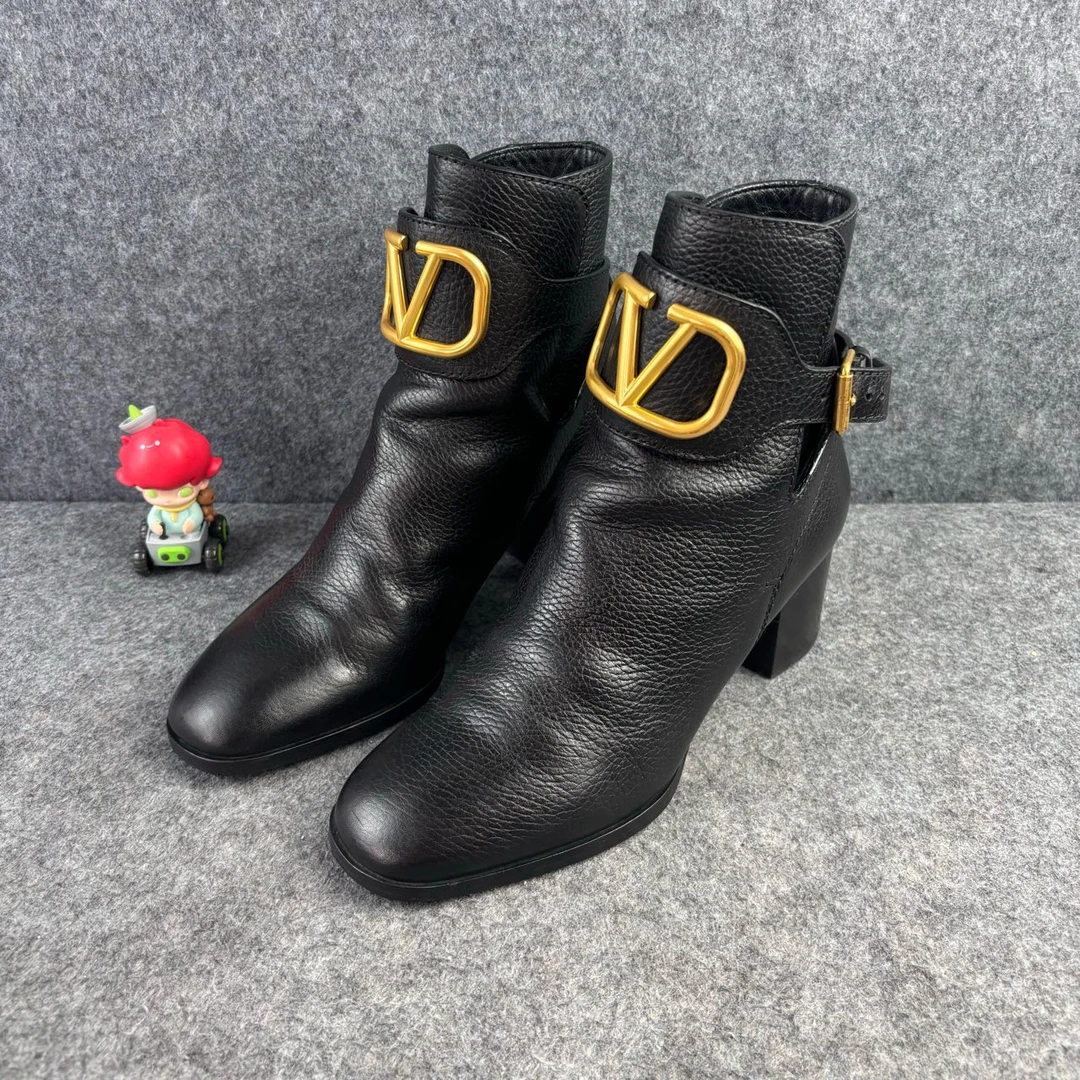 95新 Valentino/华伦天奴 金扣绑带粗跟短靴 38码 YLP1641