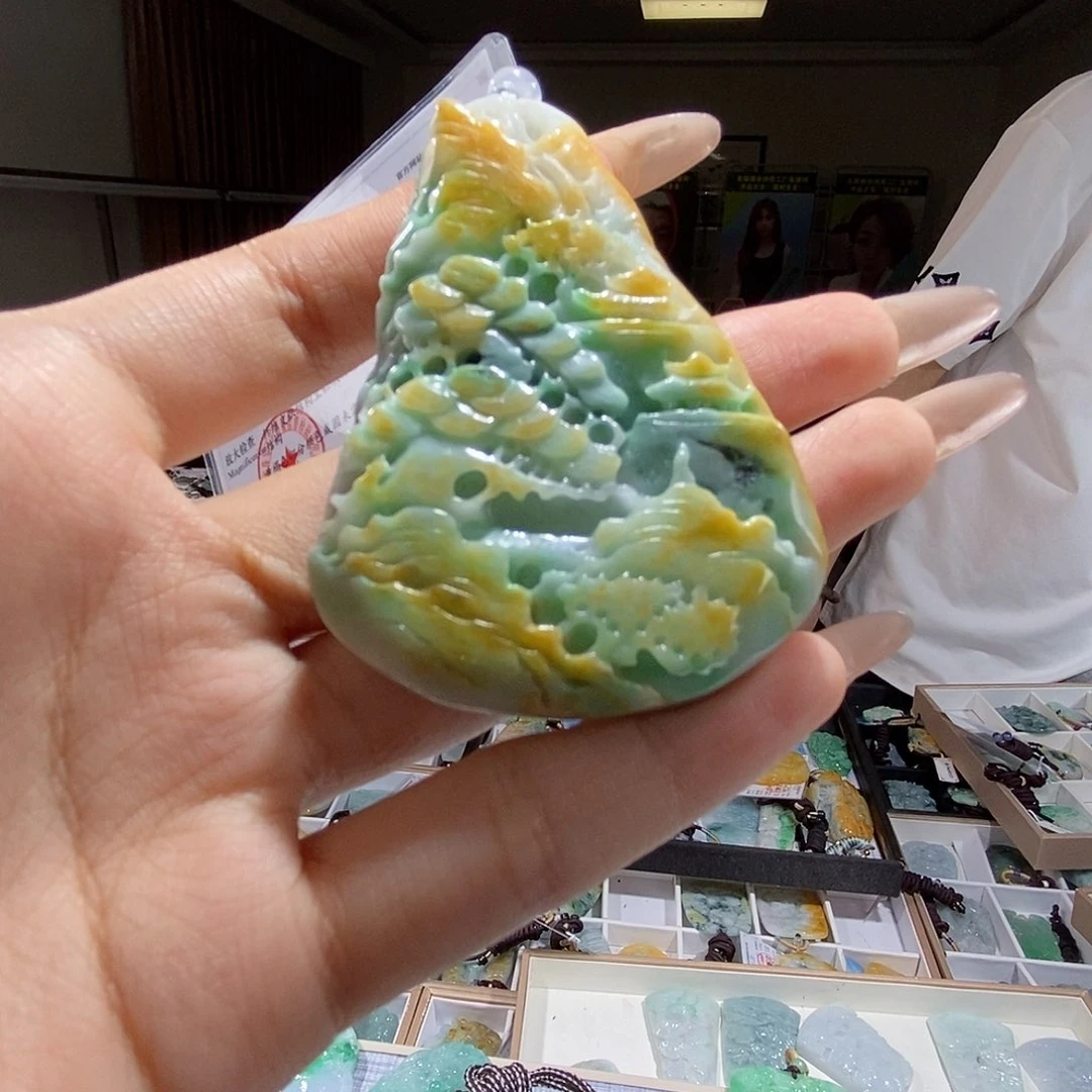 翡翠未镶嵌颈饰翡翠