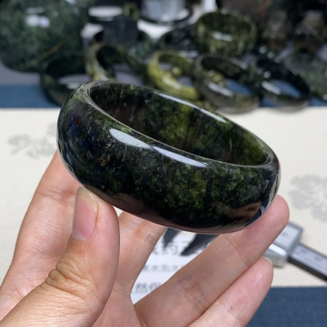 蛇纹石玉未镶嵌手镯云*