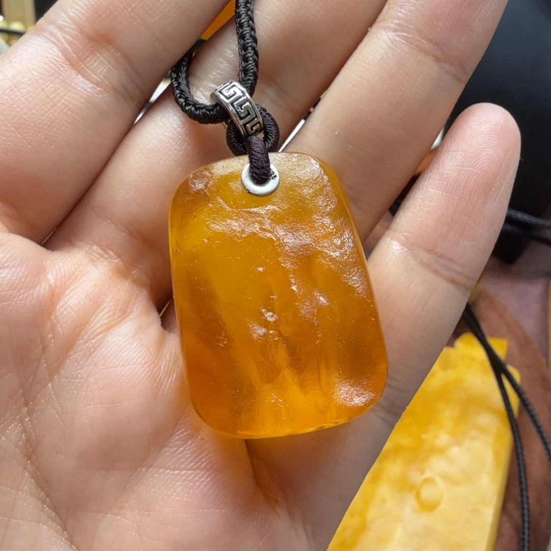 未镶嵌吊坠(赠链)琥珀
