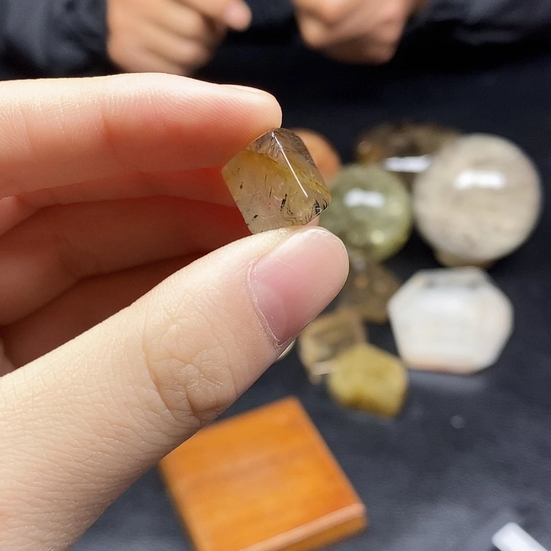 Е***娜珠宝半成品绿水晶未镶嵌73水晶石