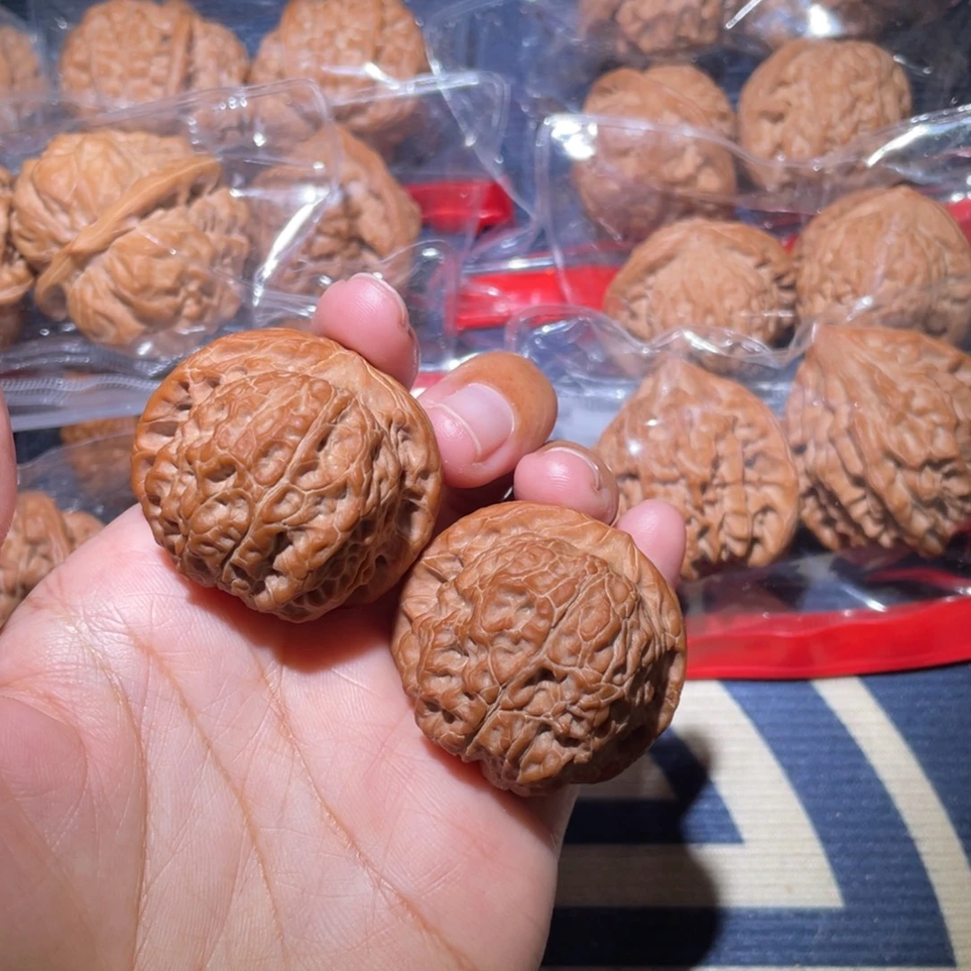 文玩核桃吊坠平谷血麒麟39