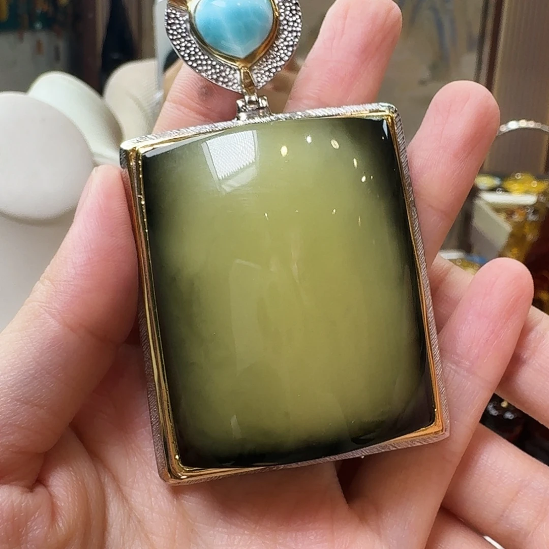 琥珀未镶嵌颈饰吊坠