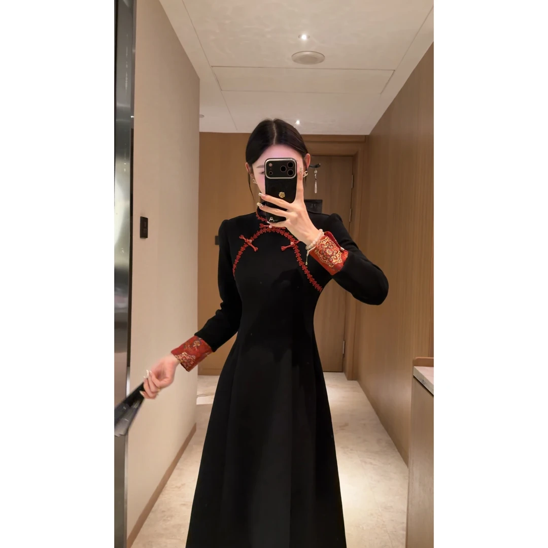 2025年冬季新款新中式拼接幸运红袖口复古连衣裙C0121