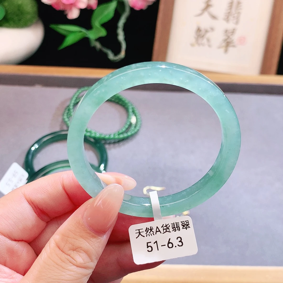 未镶嵌手镯（圆镯）翡翠