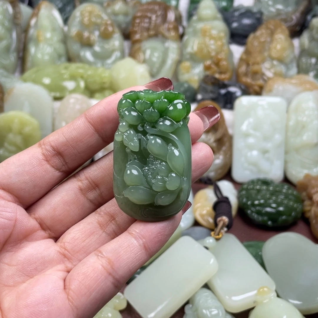 用***3和田玉未镶嵌颈饰