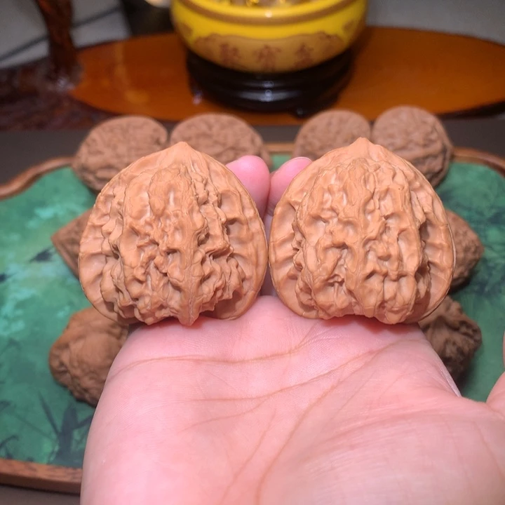 文玩核桃把件梨木台