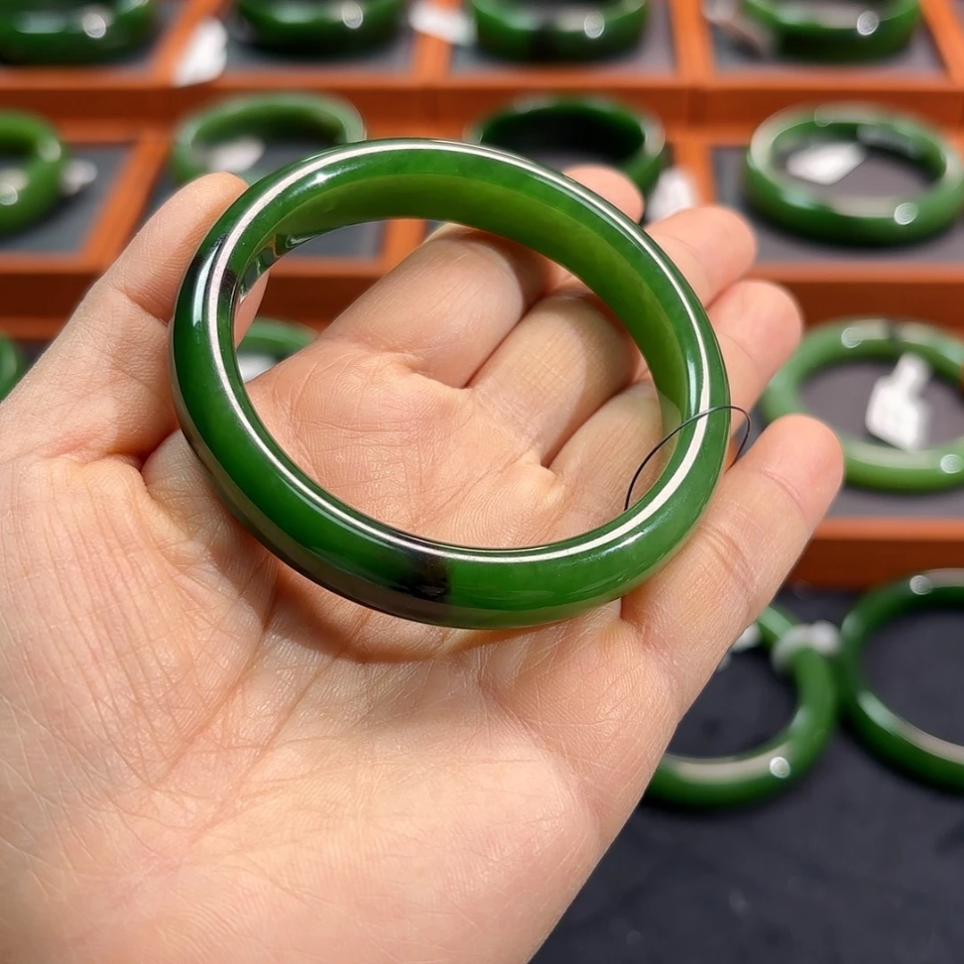 和田玉（碧玉）未镶嵌手镯碧玉聚红皮菠菜绿