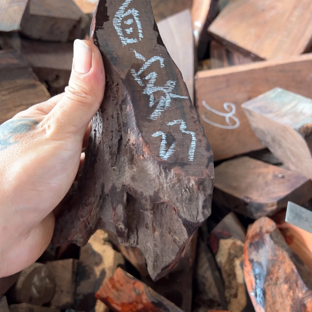 交趾黄檀（大红酸枝）自*人