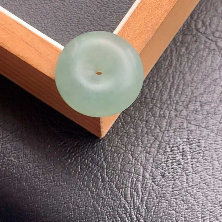 定制翡翠未镶嵌挂件