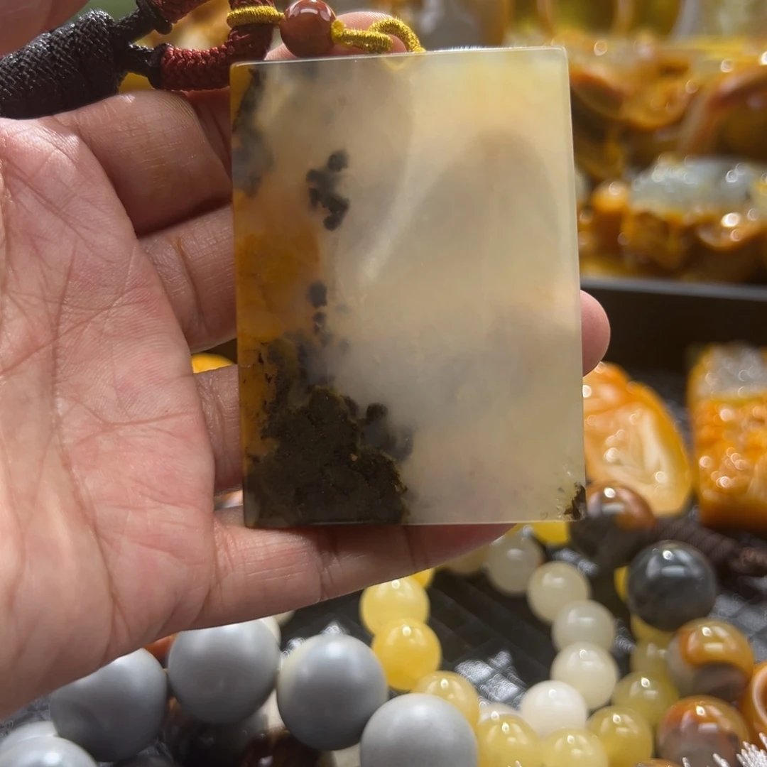 石英质玉未镶嵌颈饰
