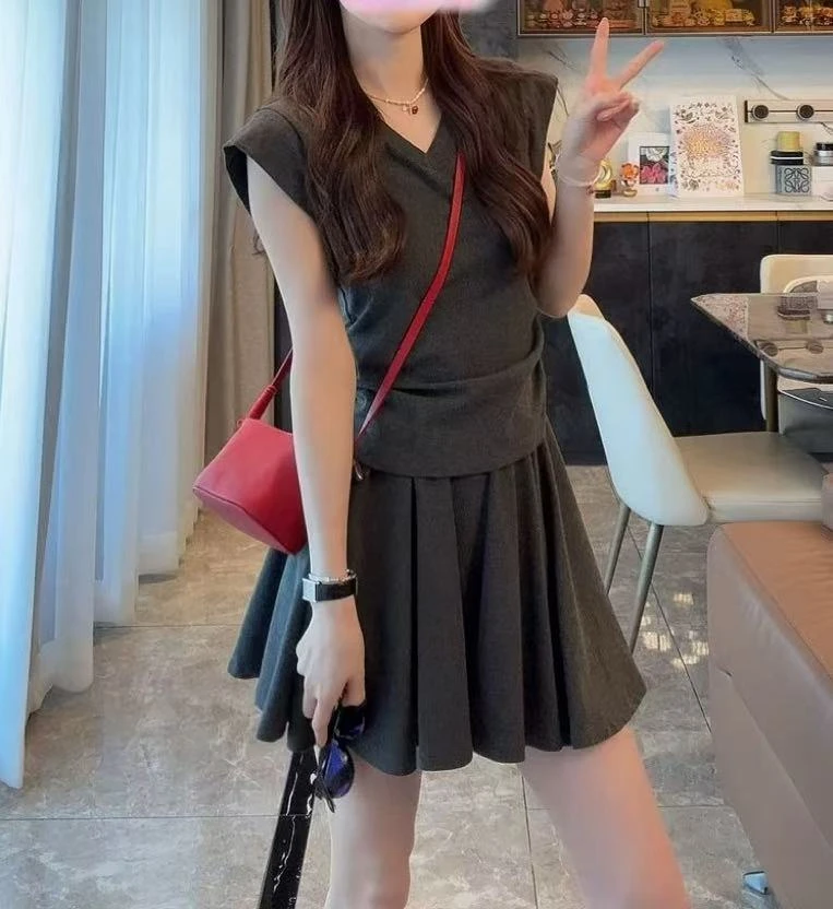 韩系高级感夏日穿搭休闲洋气时尚减龄V领上衣显瘦高腰A字短裙套装