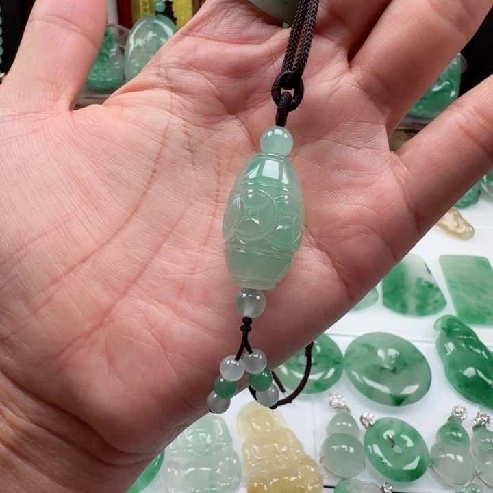 颈饰未镶嵌石英质玉